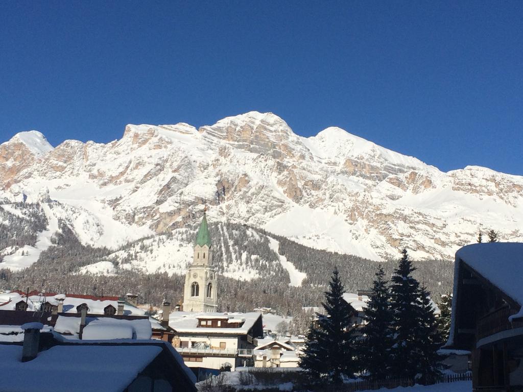 Meuble Villa Neve กอร์ตินาดัมเปซโซ ภายนอก รูปภาพ