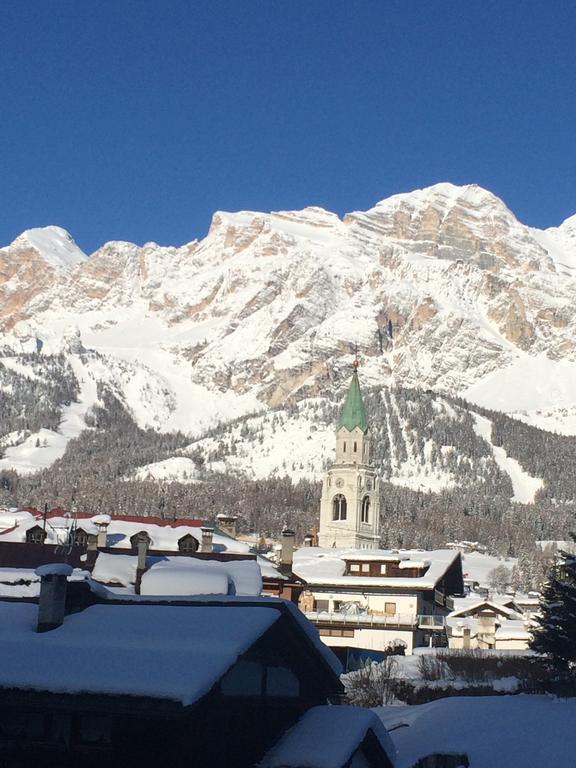 Meuble Villa Neve กอร์ตินาดัมเปซโซ ภายนอก รูปภาพ